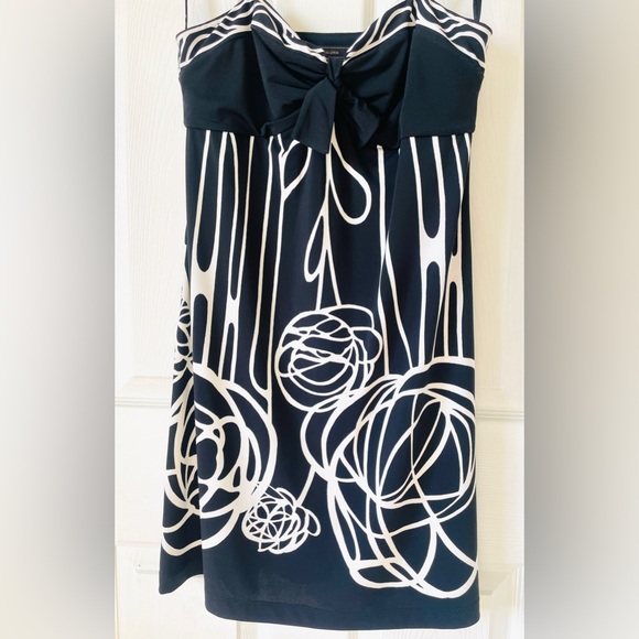 BCBGMaxAzria Dresses & Skirts - BCBGMaxAzria Black and White Strapless Dress